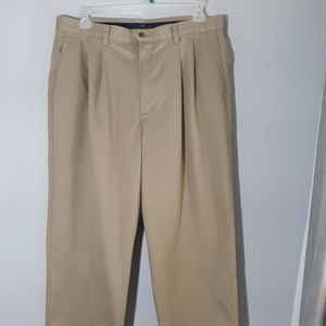 Dockers pleated classic fit khaki pants